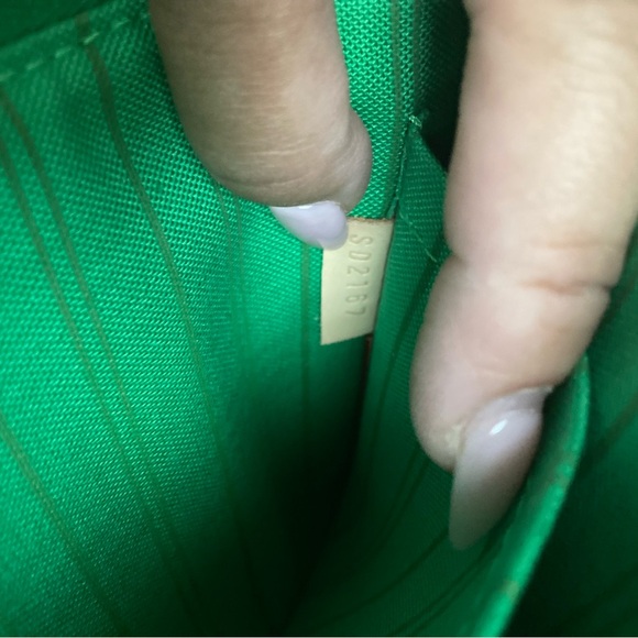 Louis Vuitton Hawaiian Limited Edition Wristlet 2017 - Picture 7 of 11